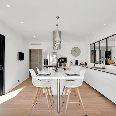 Era Homebooker Villa *